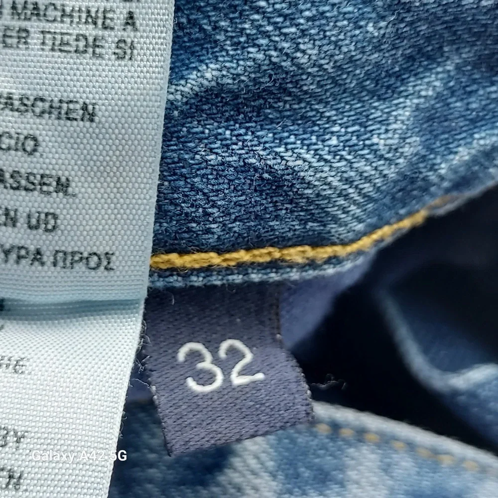 Guess Kennedy‎ Relaxed Tapered Jeans Mens 34x33 Medium Wash Blue Denim MB0A112D
